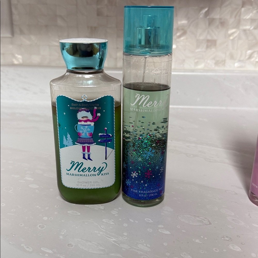 Bath & Body Works Merry Marshmallow Kiss Body Wash and Mist Set - Green and Blue
